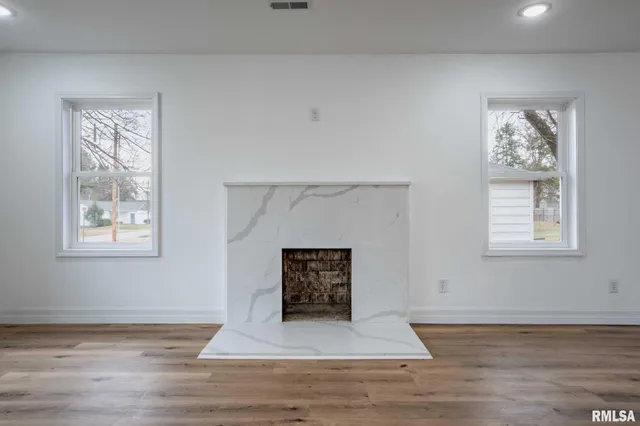 $140,000 | 924 North Almond Street, Carbondale, IL 62901