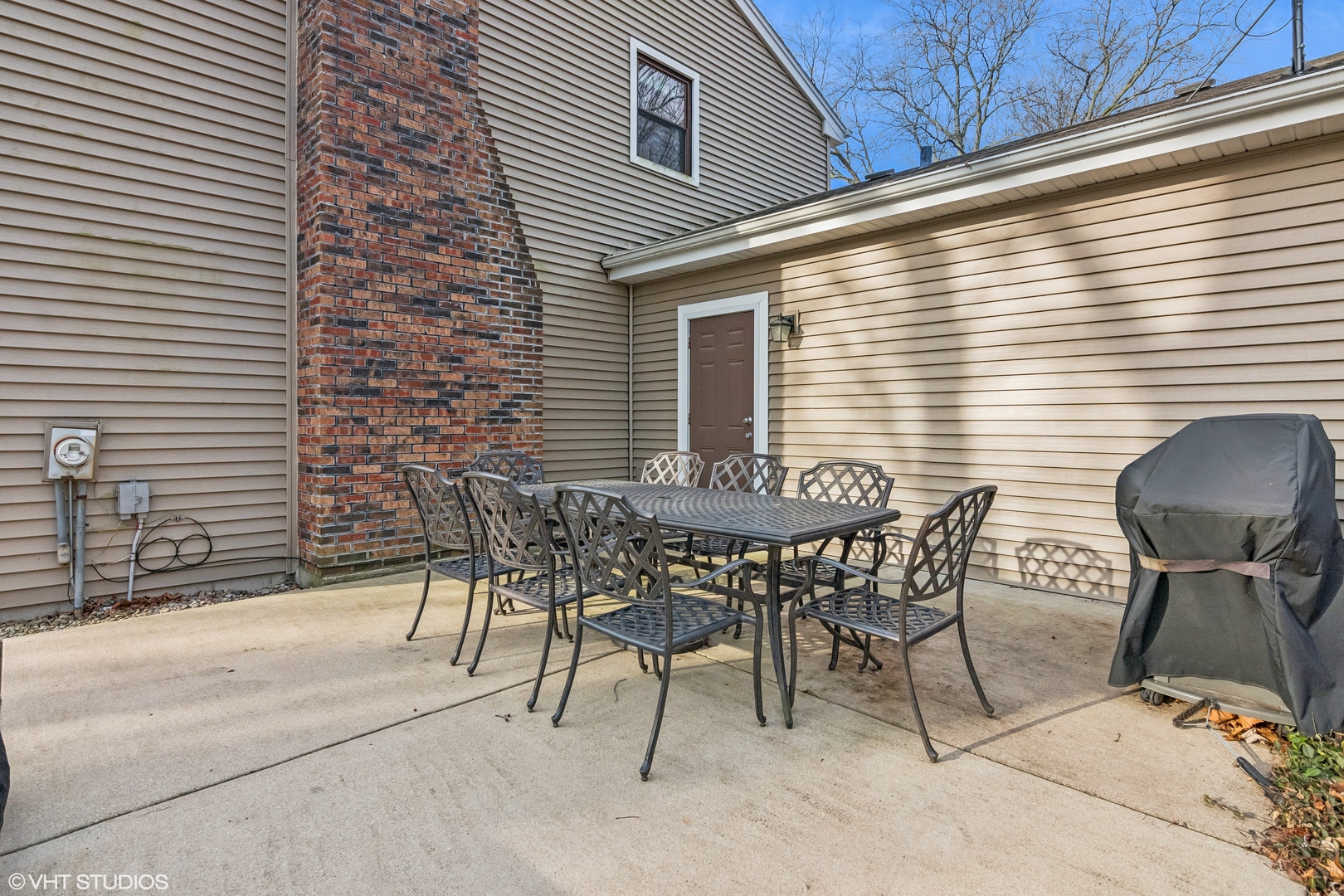 165 Hamilton Lane Wheaton, IL 60189 - Photo 39 of 45 a view of a patio with a table and chairs and potted plants