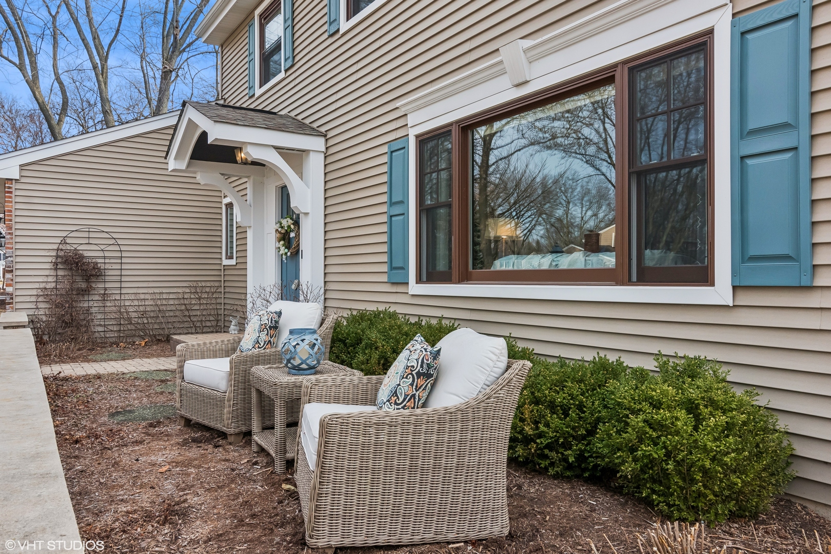 165 Hamilton Lane Wheaton, IL 60189 - Photo 4 of 45 a view of a chair and tables back yard of the house