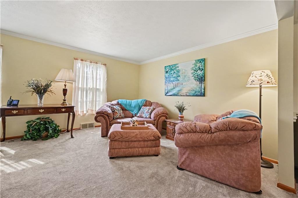 139 North Jamestown Road Coraopolis, PA 15108 - Photo 8 of 35 Gallery Image 8