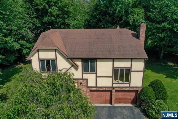 $6,750 | 20 Michele Court, Cresskill, NJ 07626