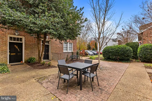 $585,000 | 1222 Sophia Street, Fredericksburg, VA 22401