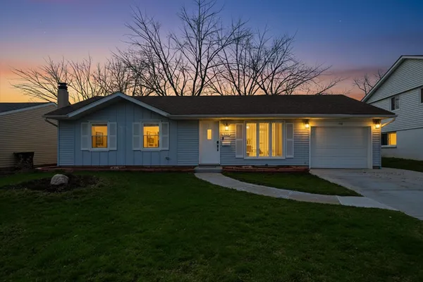 $2,990 | 110 Villa Road, Streamwood, IL 60107