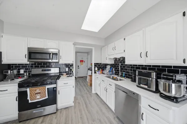 $2,990 | 110 Villa Road, Streamwood, IL 60107