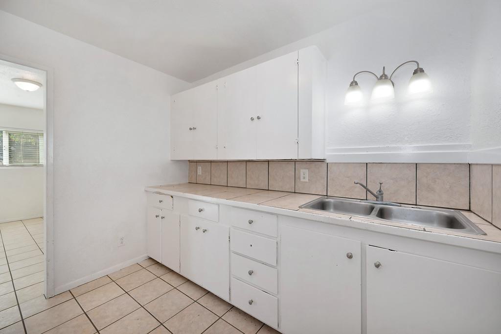 205 North Shasta Street Willows, CA 95988 - Photo 22 of 32 a view with cabinets