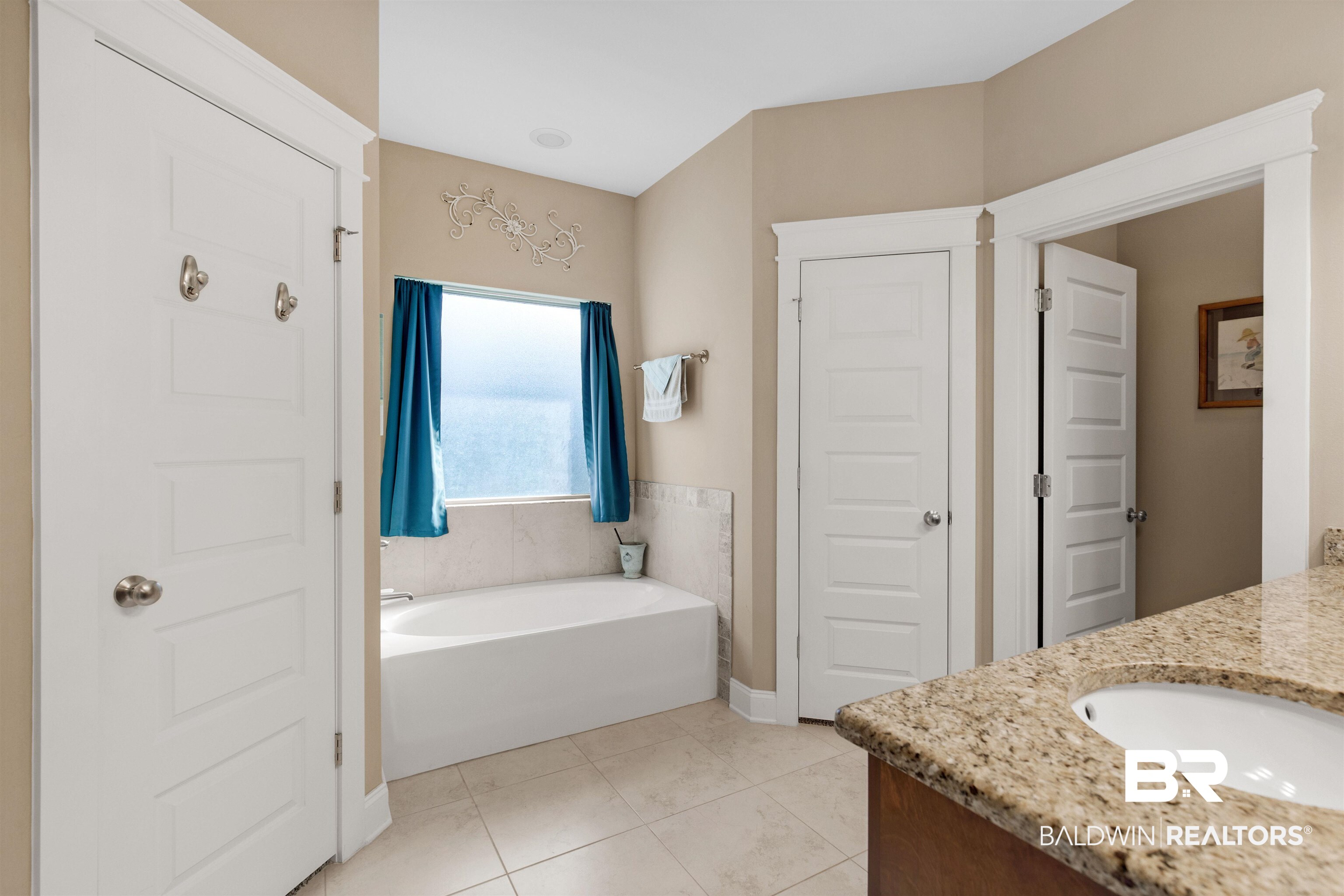 8693 Rosedown Lane Daphne, AL 36526 - Photo 15 of 27 Primary Bathroom