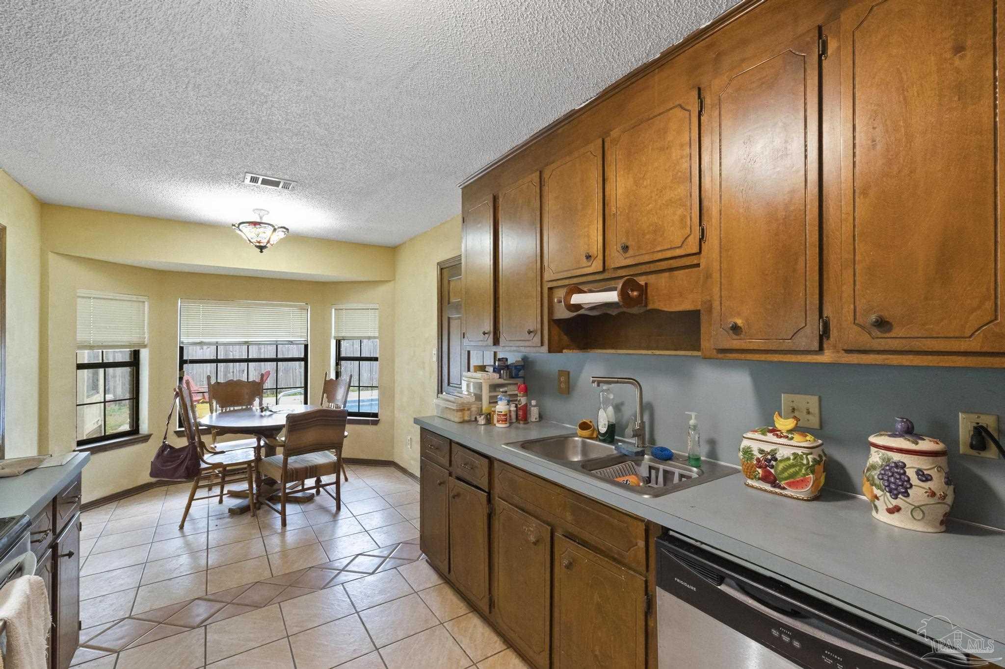 698 Valley Ridge Way Pensacola, FL 32514 - Photo 10 of 30 Gallery Image 10