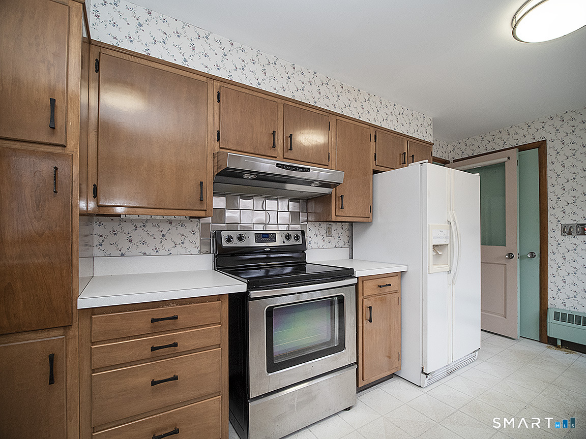 76 Gaylord Mountain Road Hamden, CT 06518 - Photo 11 of 40