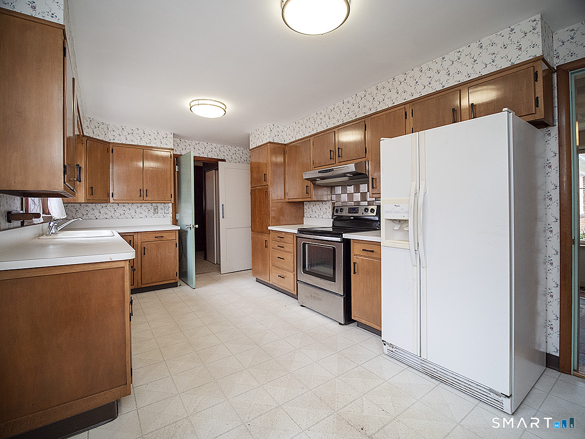 76 Gaylord Mountain Road Hamden, CT 06518 - Photo 12 of 40