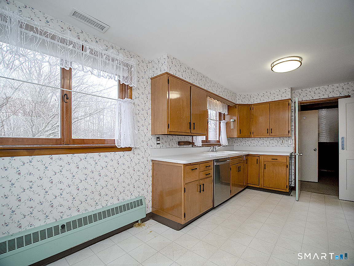 76 Gaylord Mountain Road Hamden, CT 06518 - Photo 14 of 40