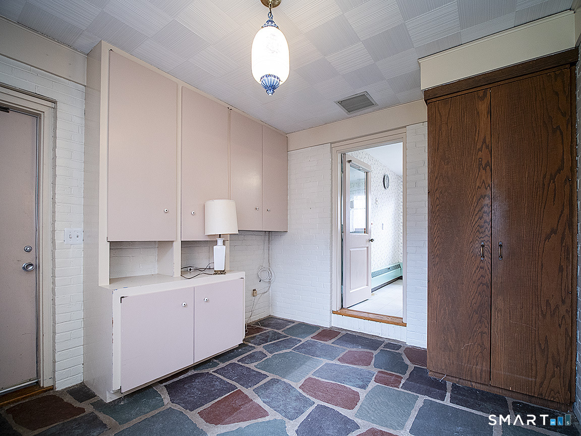 76 Gaylord Mountain Road Hamden, CT 06518 - Photo 18 of 40