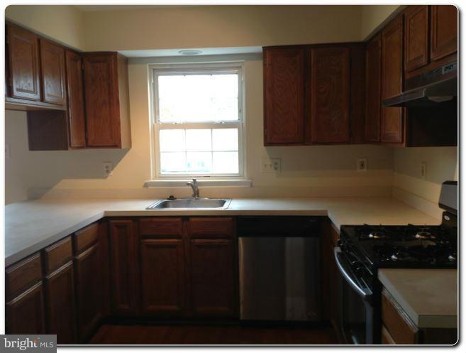 7028 Dew Drop Way Clinton, MD 20735 - Photo 3 of 8 Kitchen