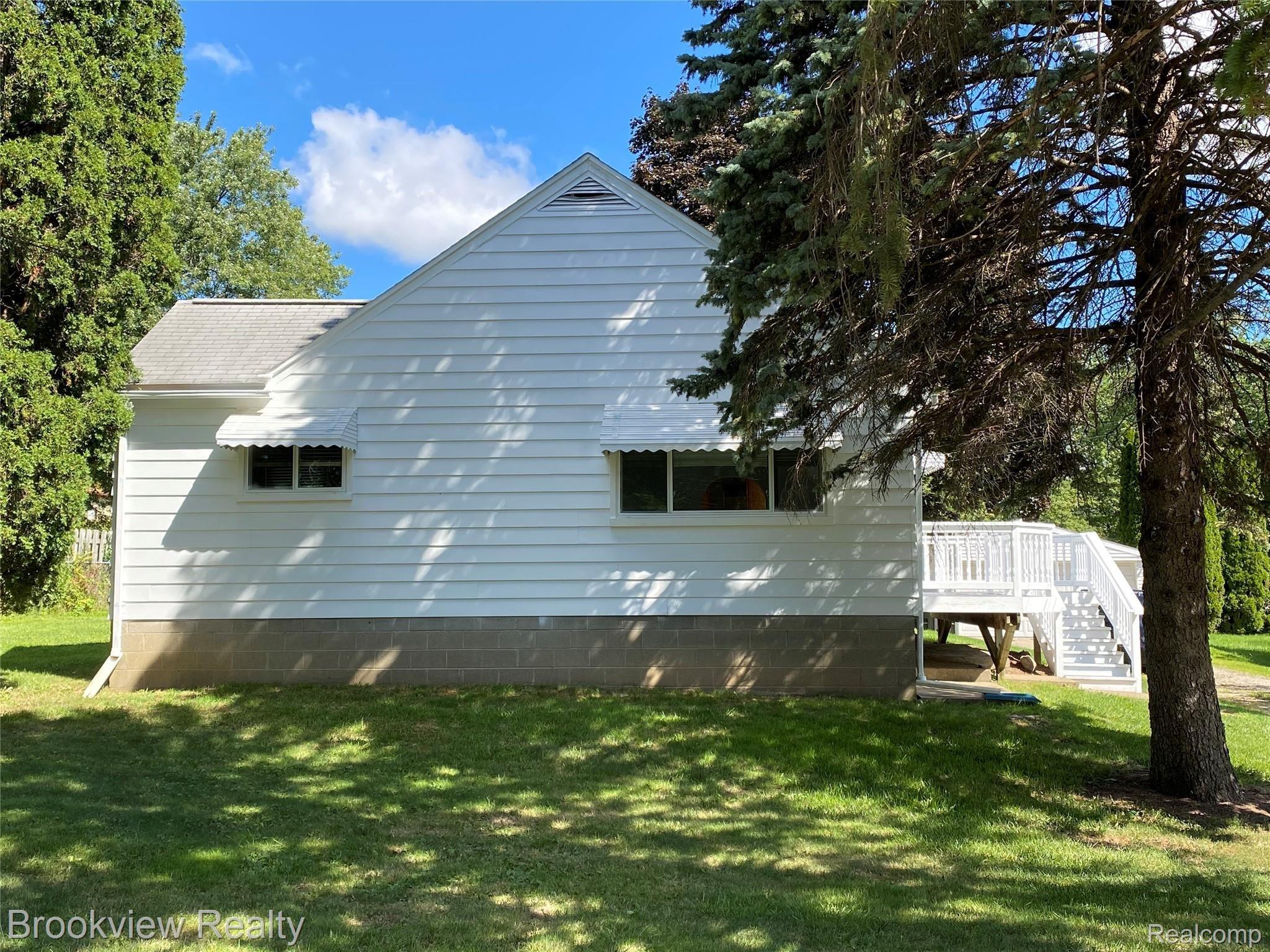 2424 West Auburn Road Rochester, MI 48309 - Photo 6 of 29 75D94DF0-35E0-4295-A5B6-7CD381A139C2.jpeg