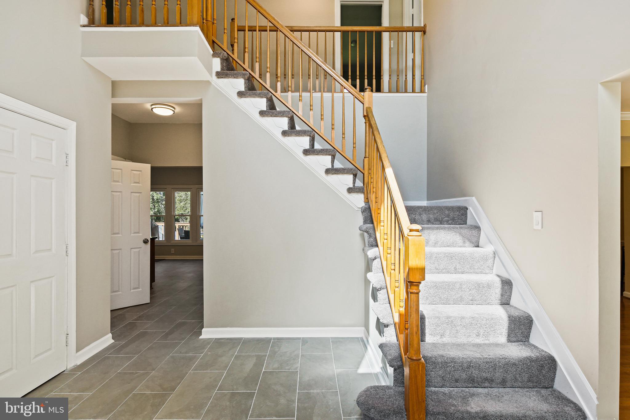 3974 View Top Road Ellicott City, MD 21042 - Photo 2 of 37 Foyer