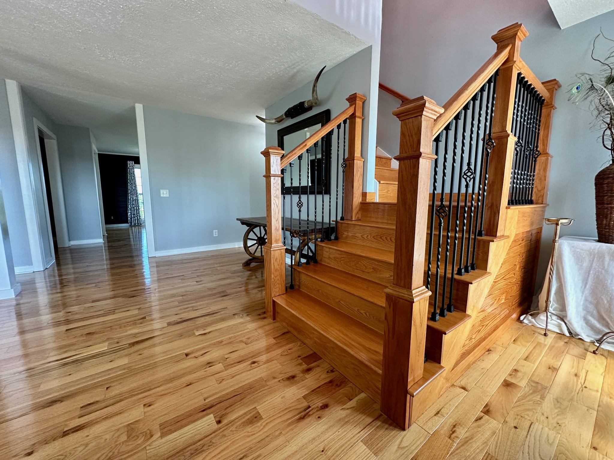 199 Knee Road Watertown, TN 37184 - Photo 13 of 70 a view of entryway and hall with wooden floor