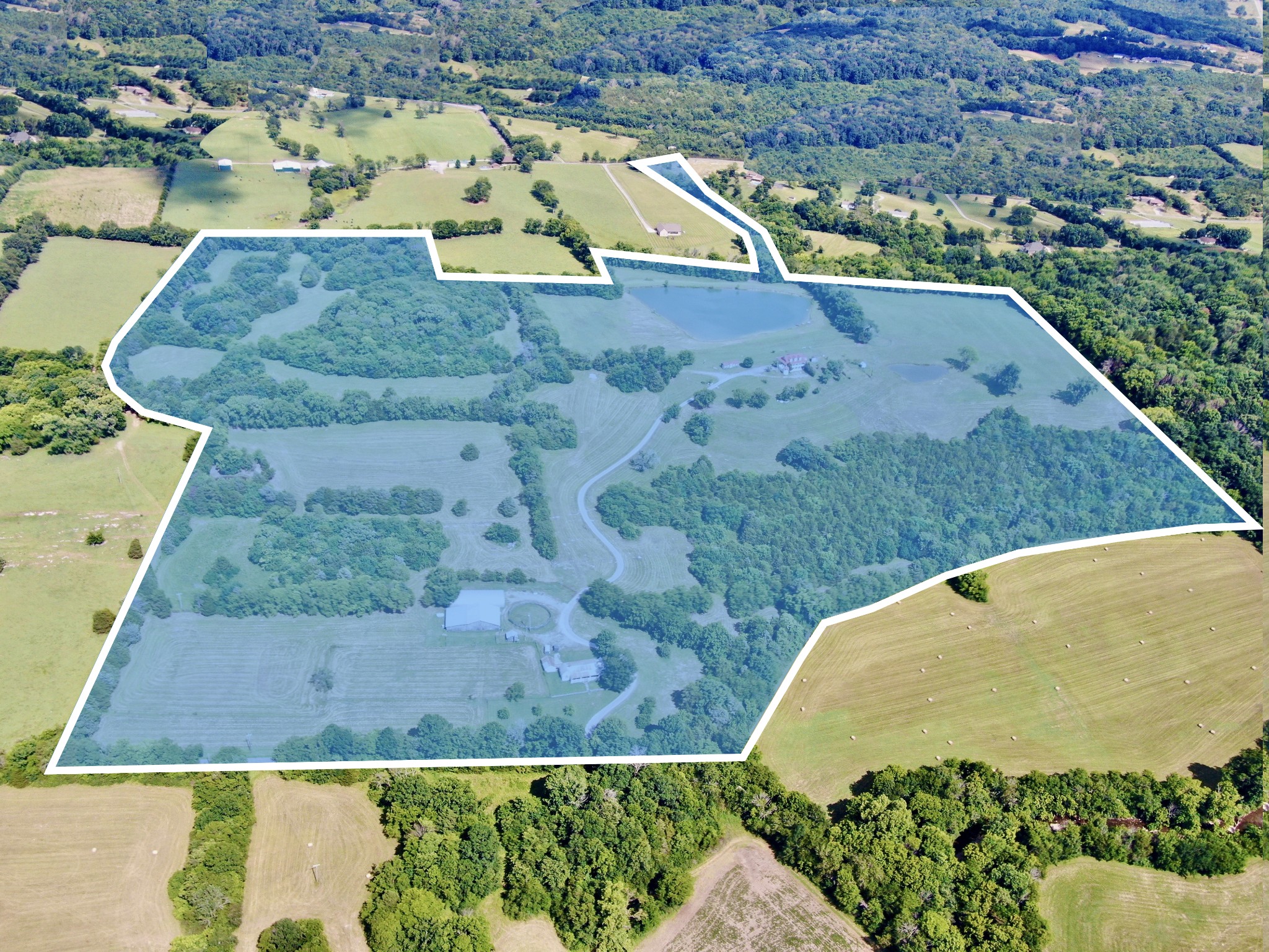 199 Knee Road Watertown, TN 37184 - Photo 5 of 70 a view of a swimming pool with a yard