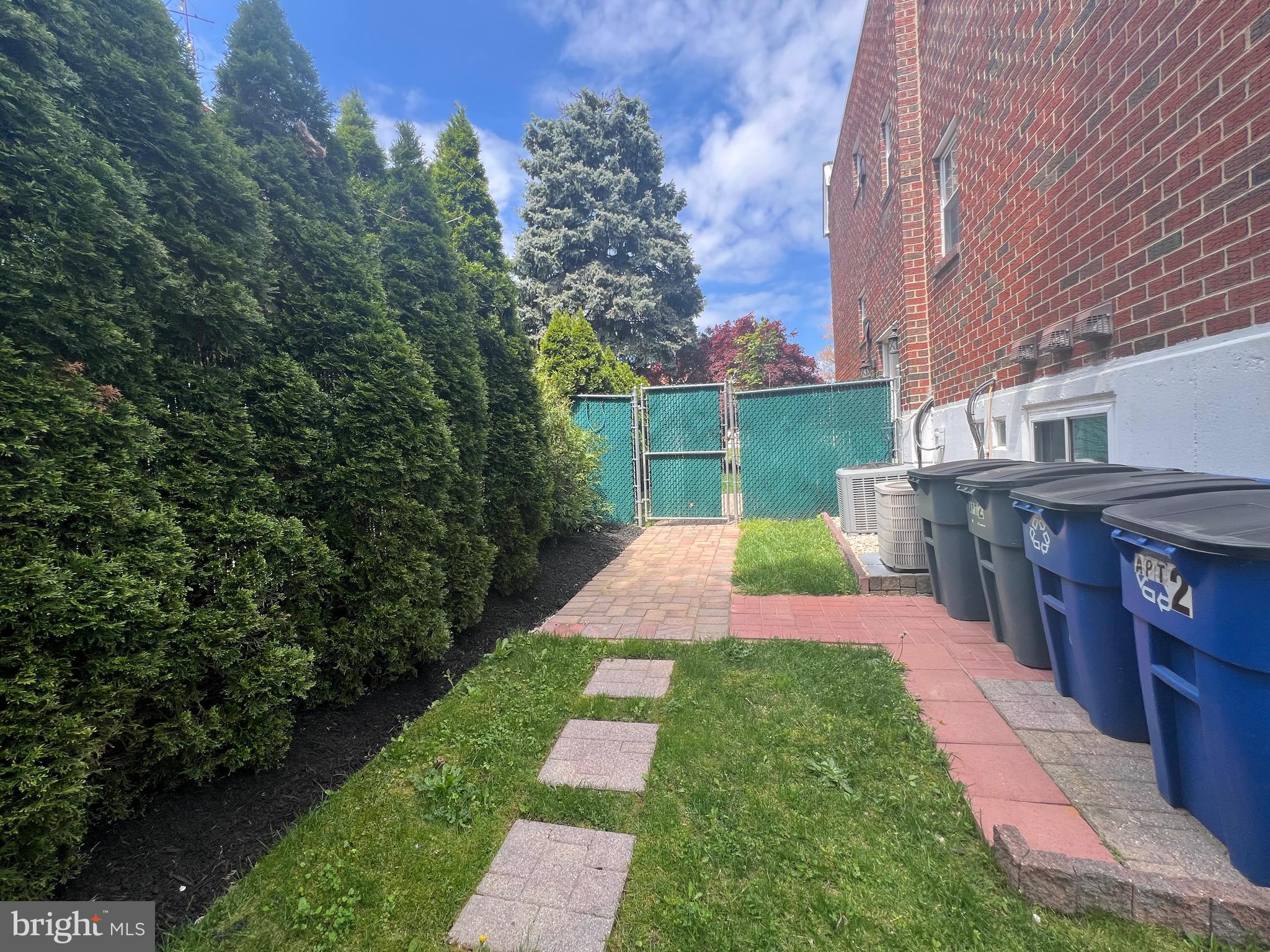 9911 Lackland Drive Philadelphia, PA 19114 - Photo 3 of 19