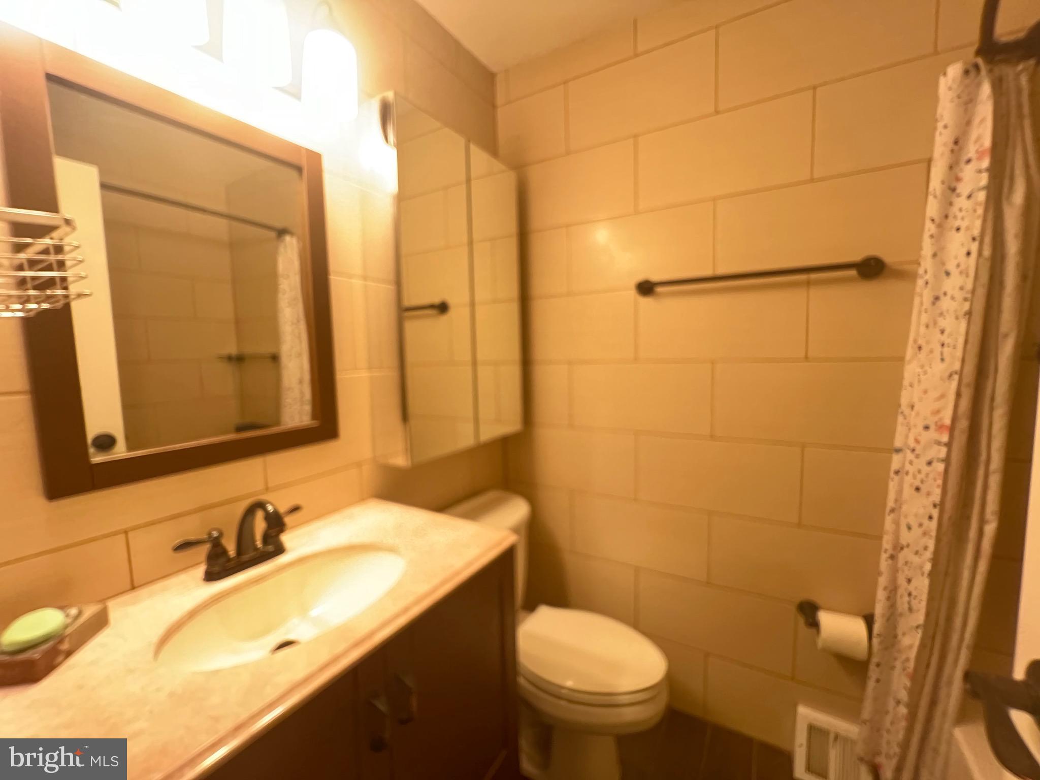 9911 Lackland Drive Philadelphia, PA 19114 - Photo 7 of 19