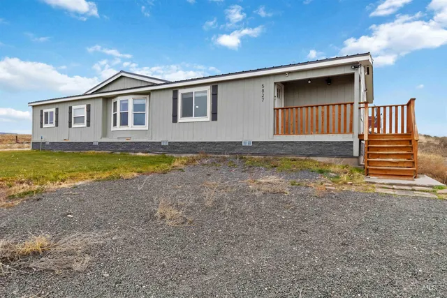 $415,000 | 5827 East Little Basin Road, King Hill, ID 83633