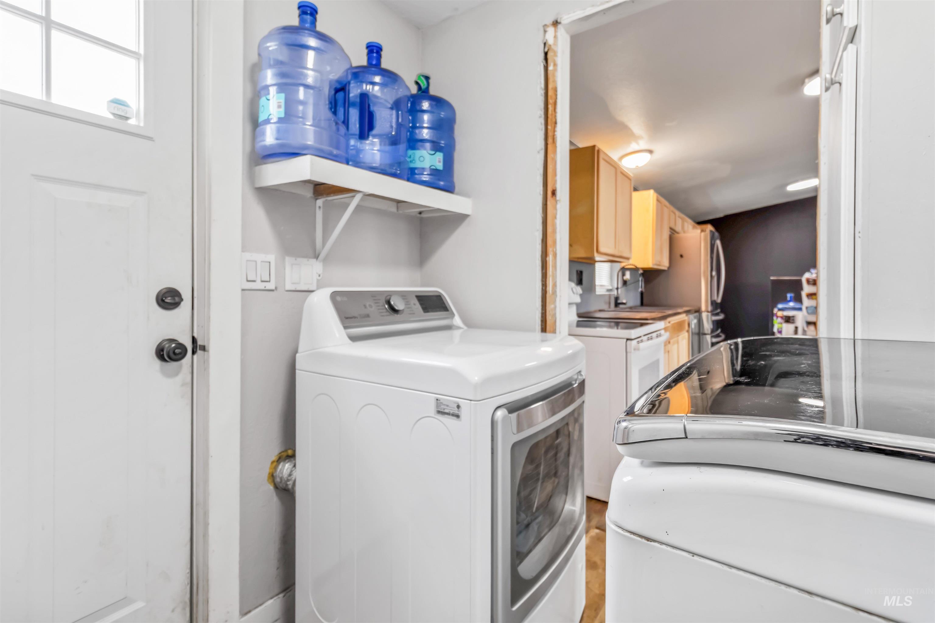 5827 East Little Basin Road King Hill, ID 83633 - Photo 19 of 47 Laundry room featuring washer / clothes dryer
