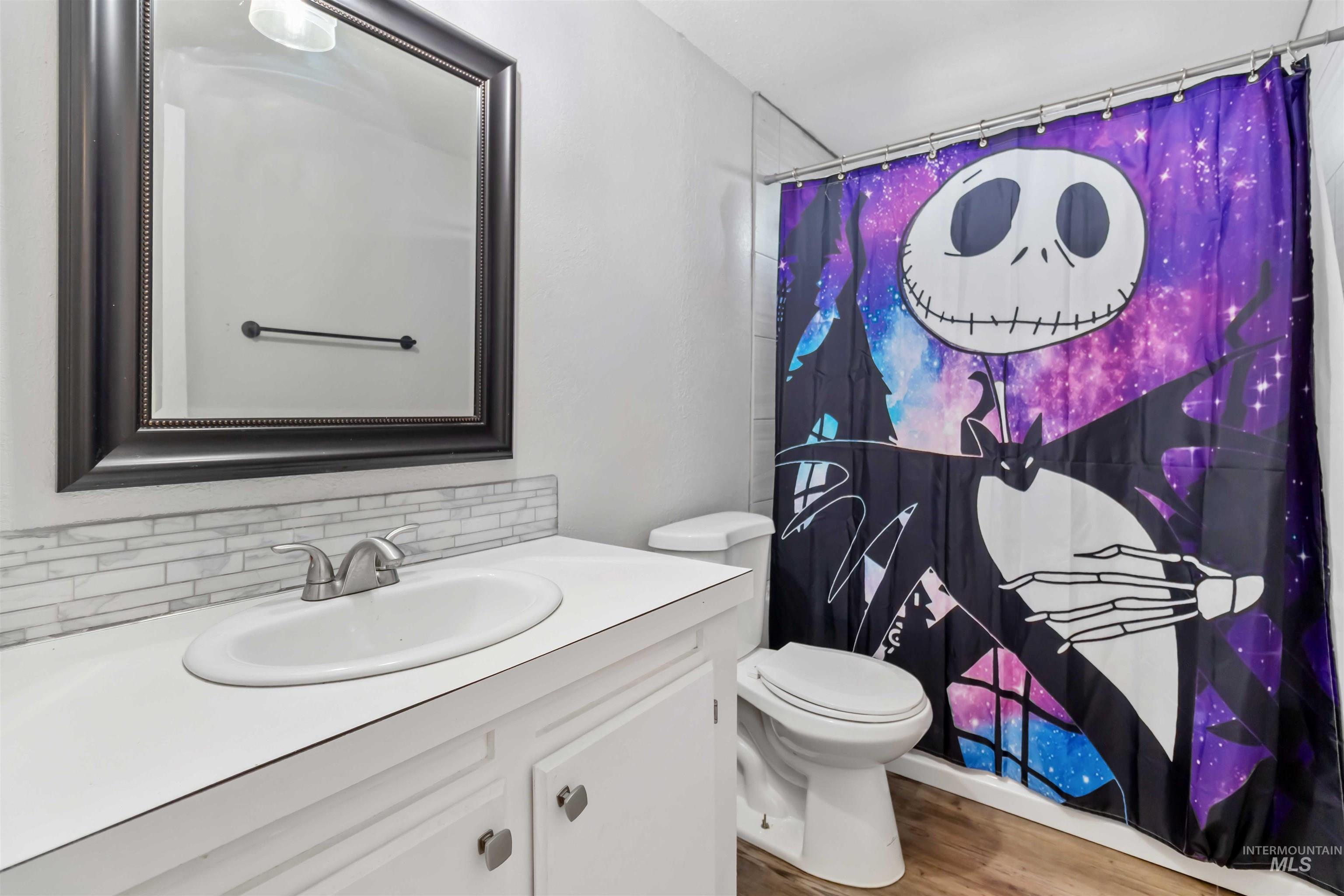 5827 East Little Basin Road King Hill, ID 83633 - Photo 23 of 47 Full bath with a shower with curtain, vanity, decorative backsplash, and wood finished floors