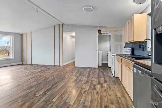 $415,000 | 5827 East Little Basin Road, King Hill, ID 83633