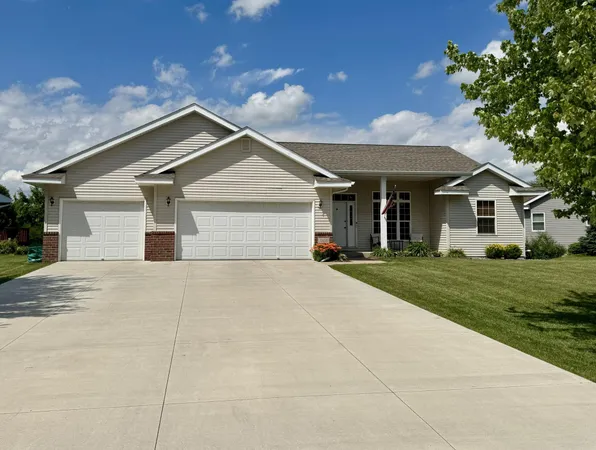$325,000 | 1051 Prairie Ridge Lane, Lester Prairie, MN 55354