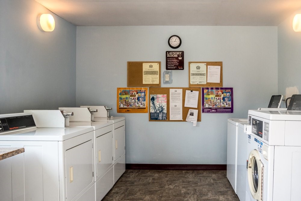 319 Southwest G Street Madras, OR 97741 - Photo 10 of 10 a utility room with dryer and washer