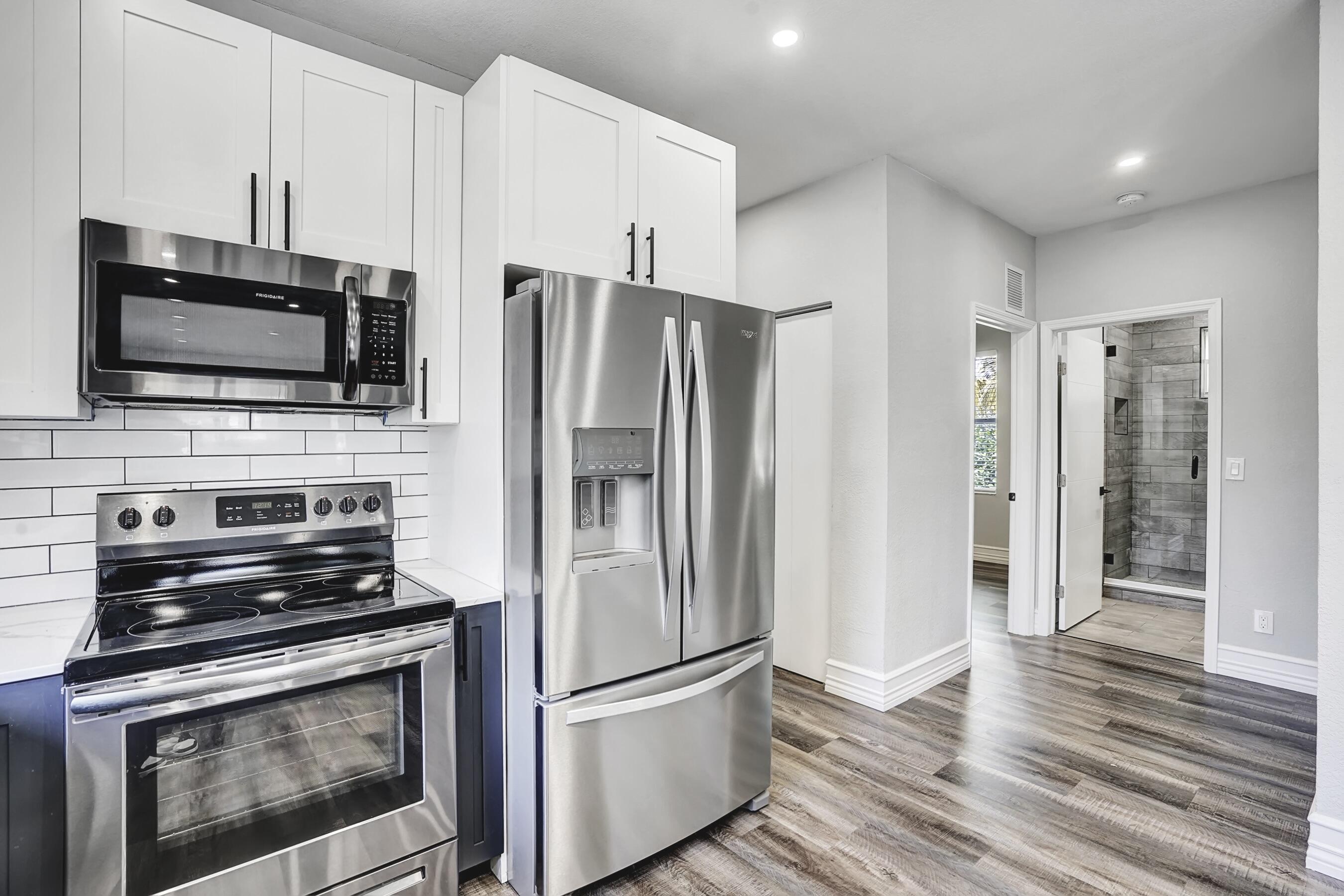 724 Southwest 9th Street Delray Beach, FL 33444 - Photo 7 of 32 Kitchen