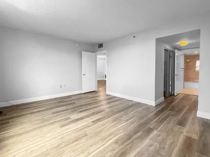 $1,700 | 919 Hillcrest Drive, Unit 511, Hollywood, FL 33021