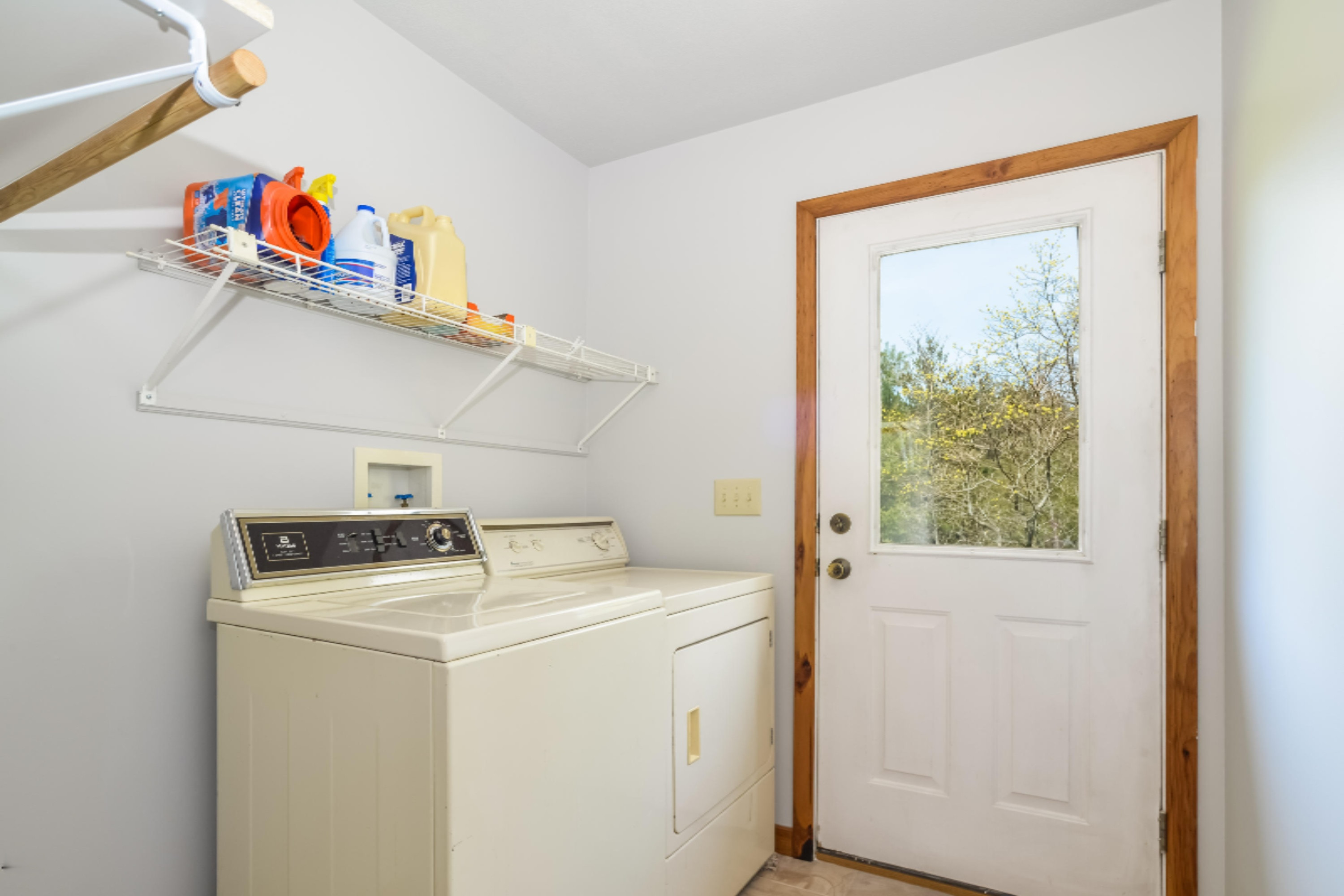 2699 Simonelli Road Muskegon, MI 49445 - Photo 12 of 33 012-Laundry_Room-4172768-large