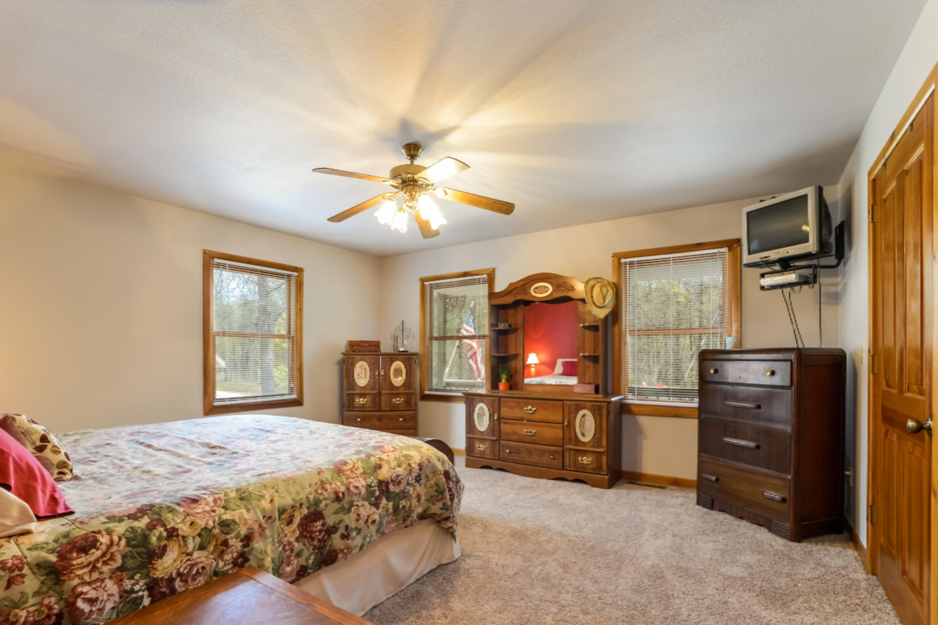 2699 Simonelli Road Muskegon, MI 49445 - Photo 13 of 33 013-Master_Bedroom-4172766-large