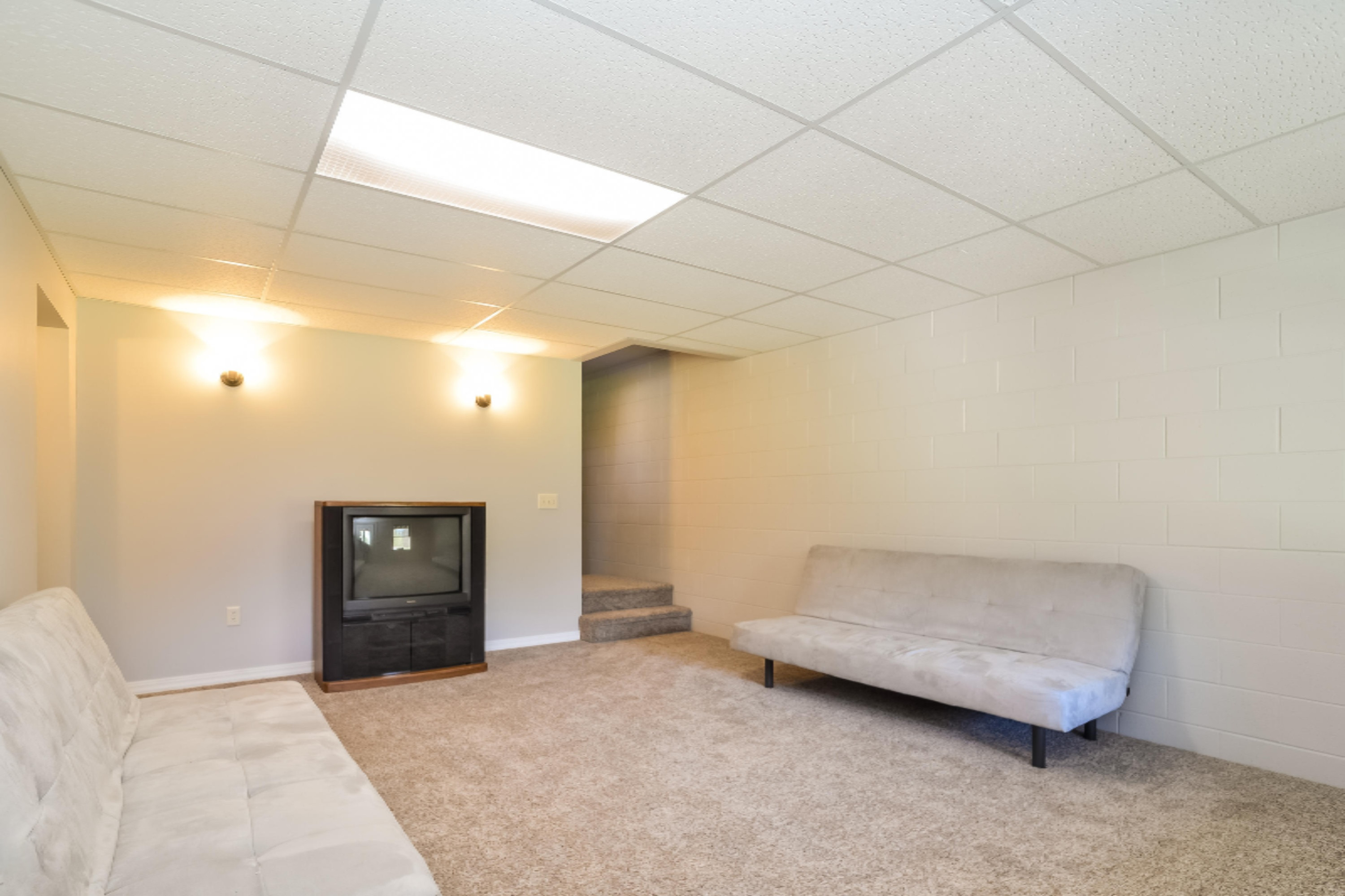 2699 Simonelli Road Muskegon, MI 49445 - Photo 19 of 33 018-Family_Room-4172779-large