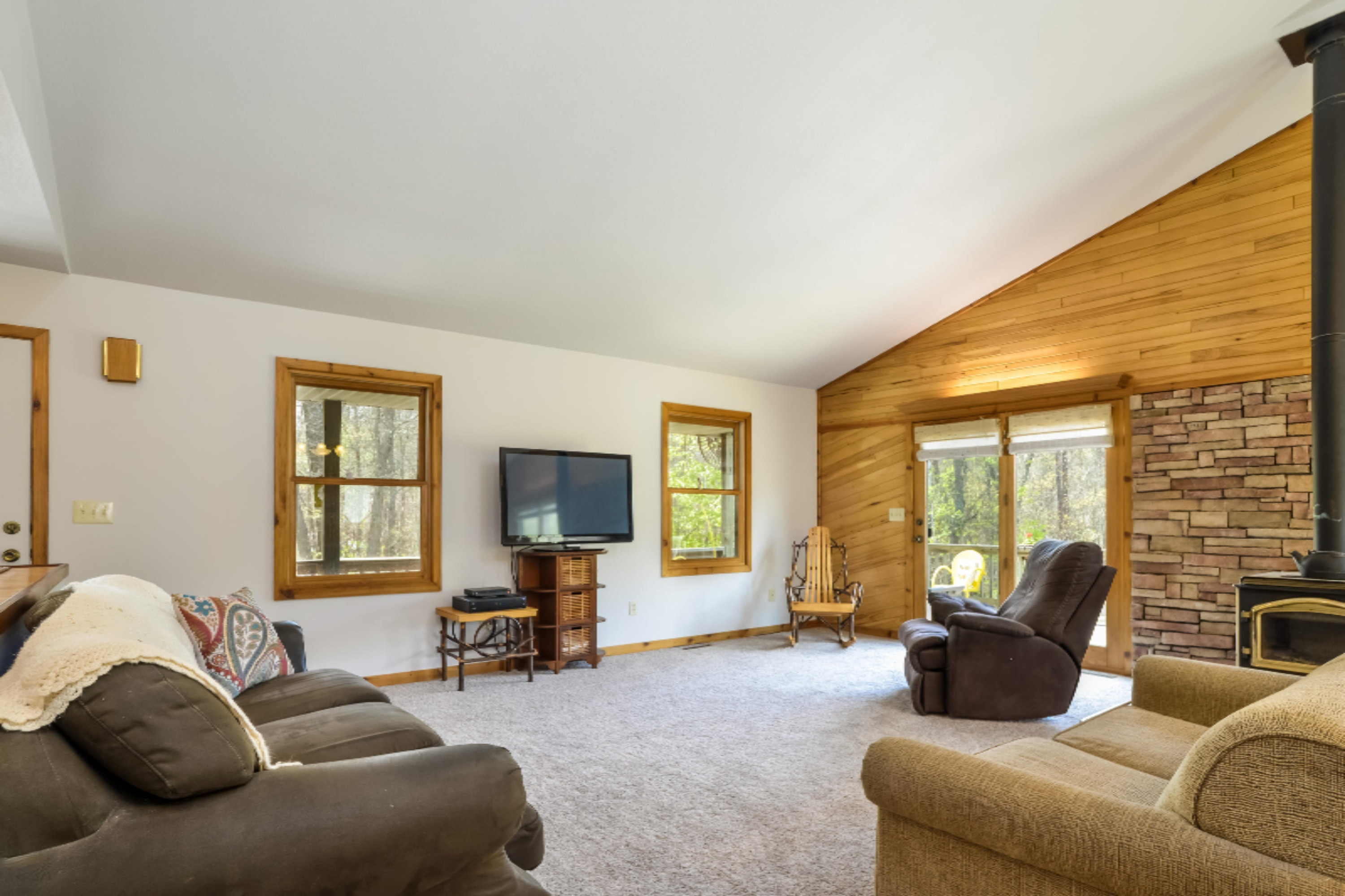 005-Living_Room-4172783-large