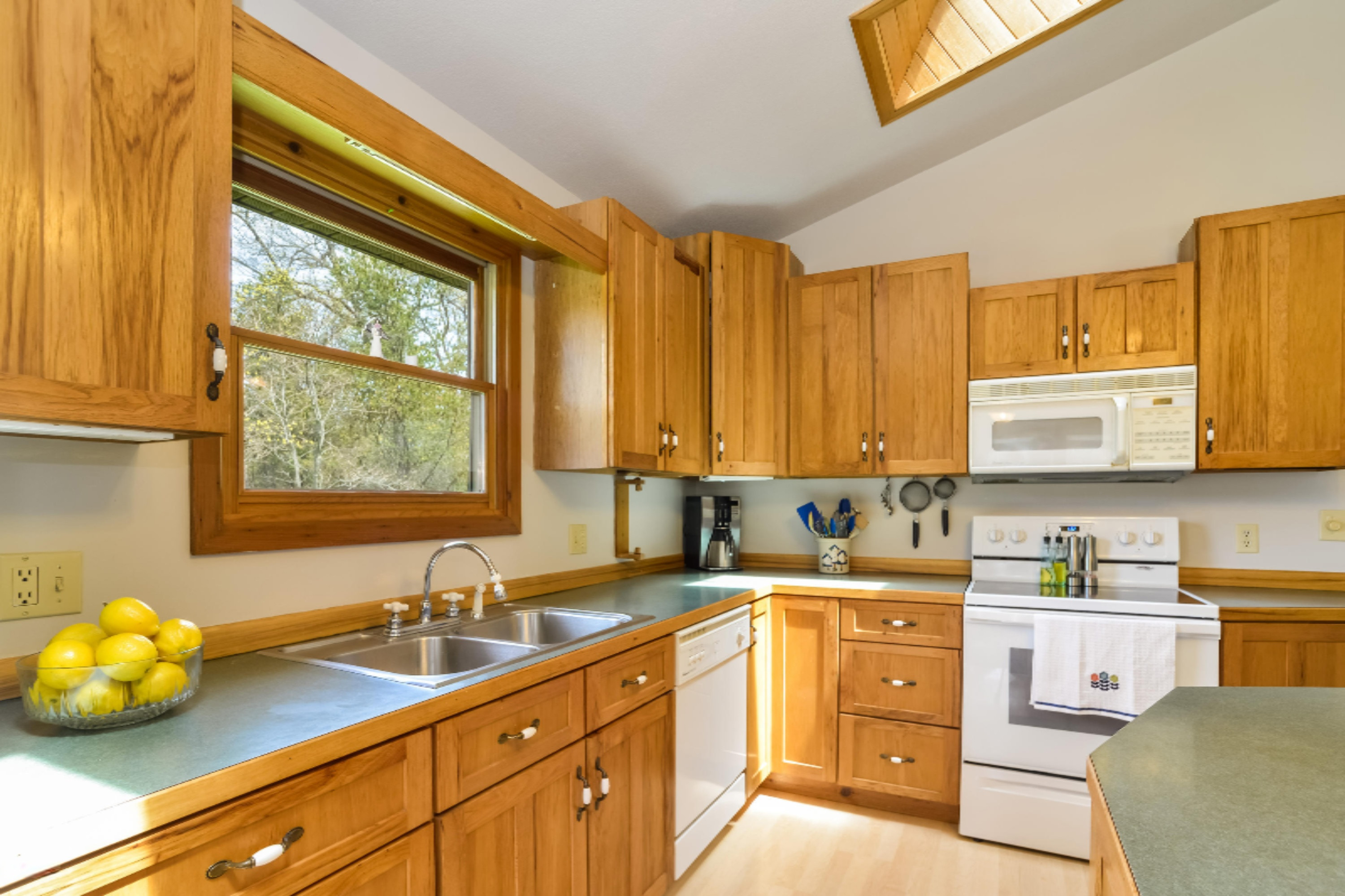 2699 Simonelli Road Muskegon, MI 49445 - Photo 10 of 33 010-Kitchen-4172761-large