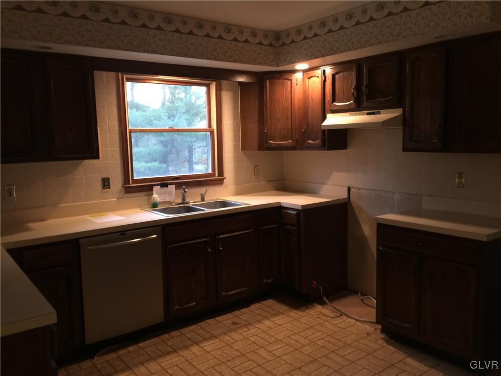 1815 Meadows Road Hellertown, PA 18055 - Photo 4 of 12 Gallery Image 4