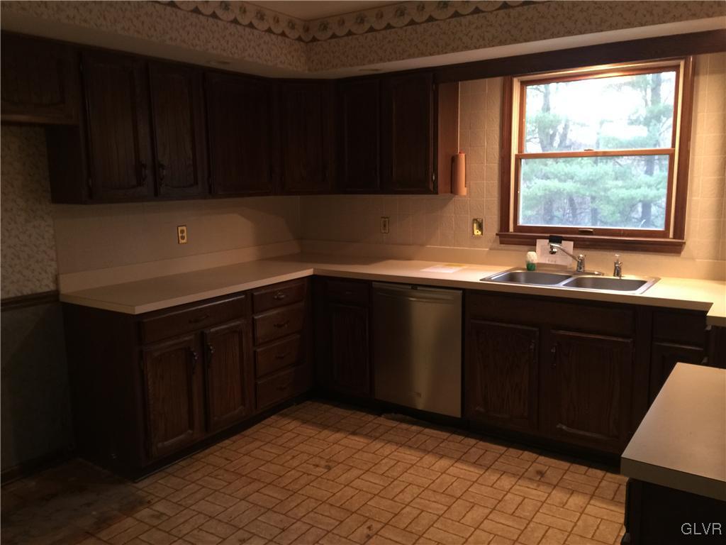 1815 Meadows Road Hellertown, PA 18055 - Photo 5 of 12 Gallery Image 5