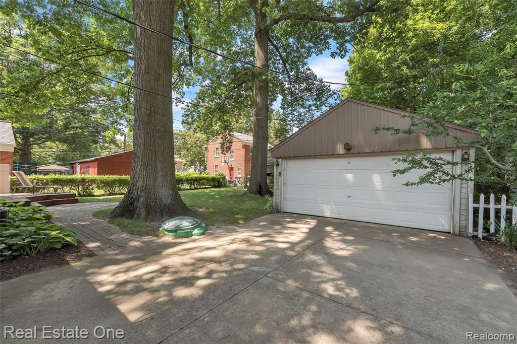 1750 Dorothea Road Berkley, MI 48072 - Photo 27 of 33