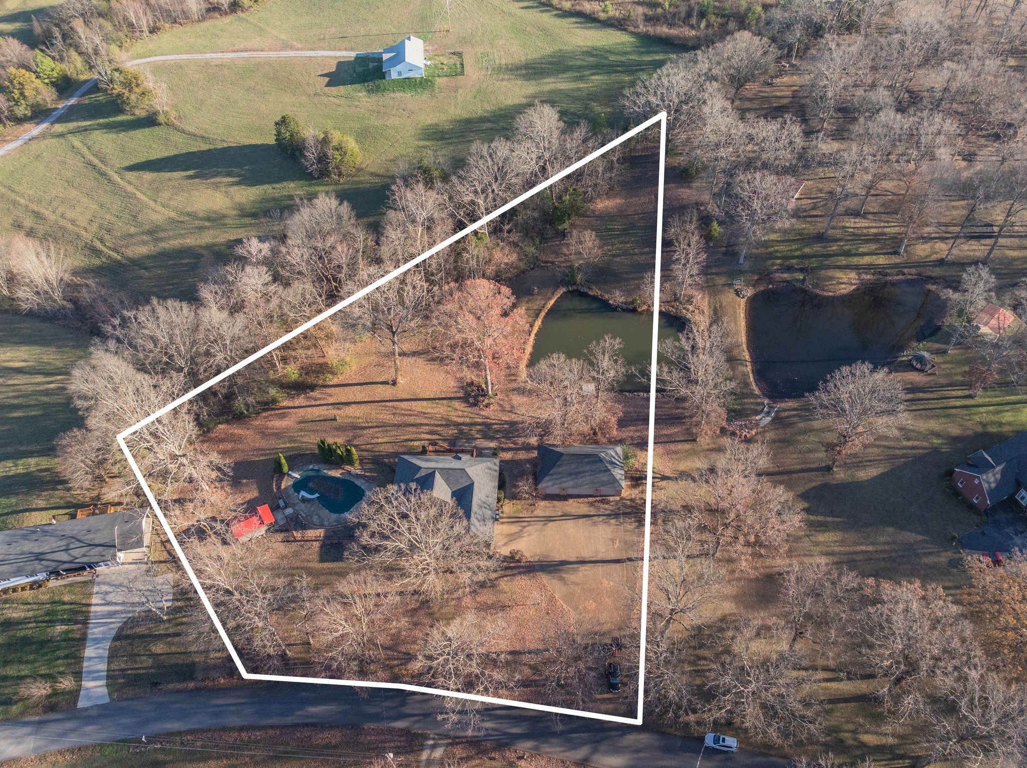 754 Hafner Road Charlotte, TN 37036 - Photo 7 of 54 a view of entryway