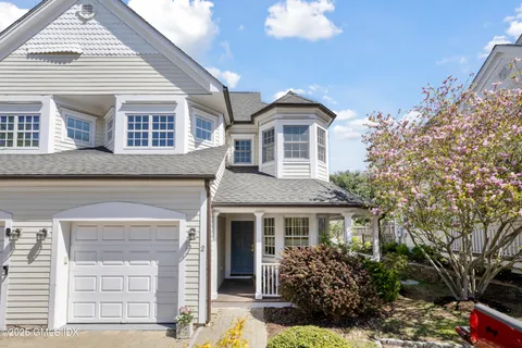 $1,250,000 | 147 Holly Hill Lane, Unit 2, Greenwich, CT 06830