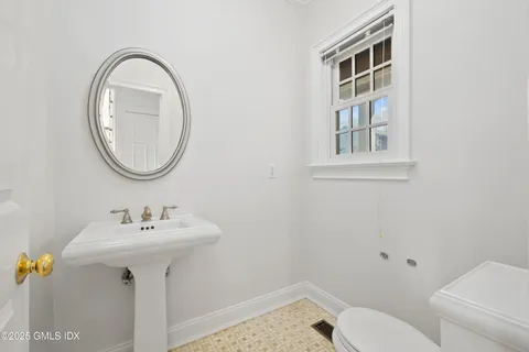 $1,250,000 | 147 Holly Hill Lane, Unit 2, Greenwich, CT 06830