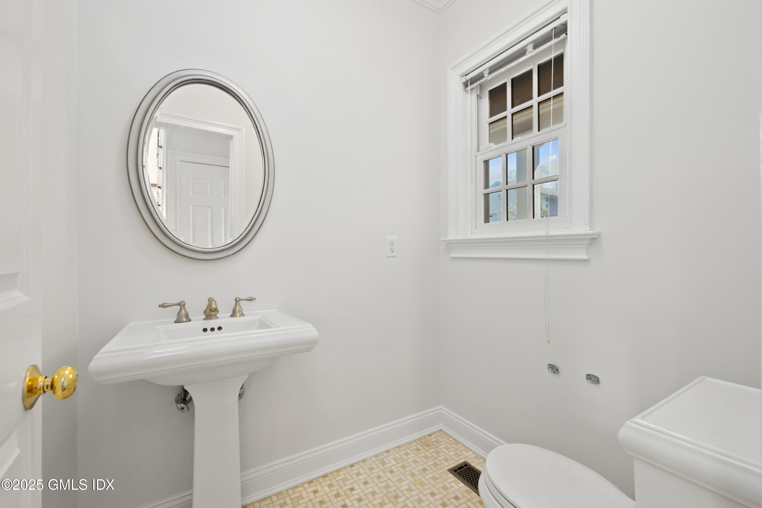 147 Holly Hill Lane, Unit 2 Greenwich, CT 06830 - Photo 11 of 33 26-0Y2A5738