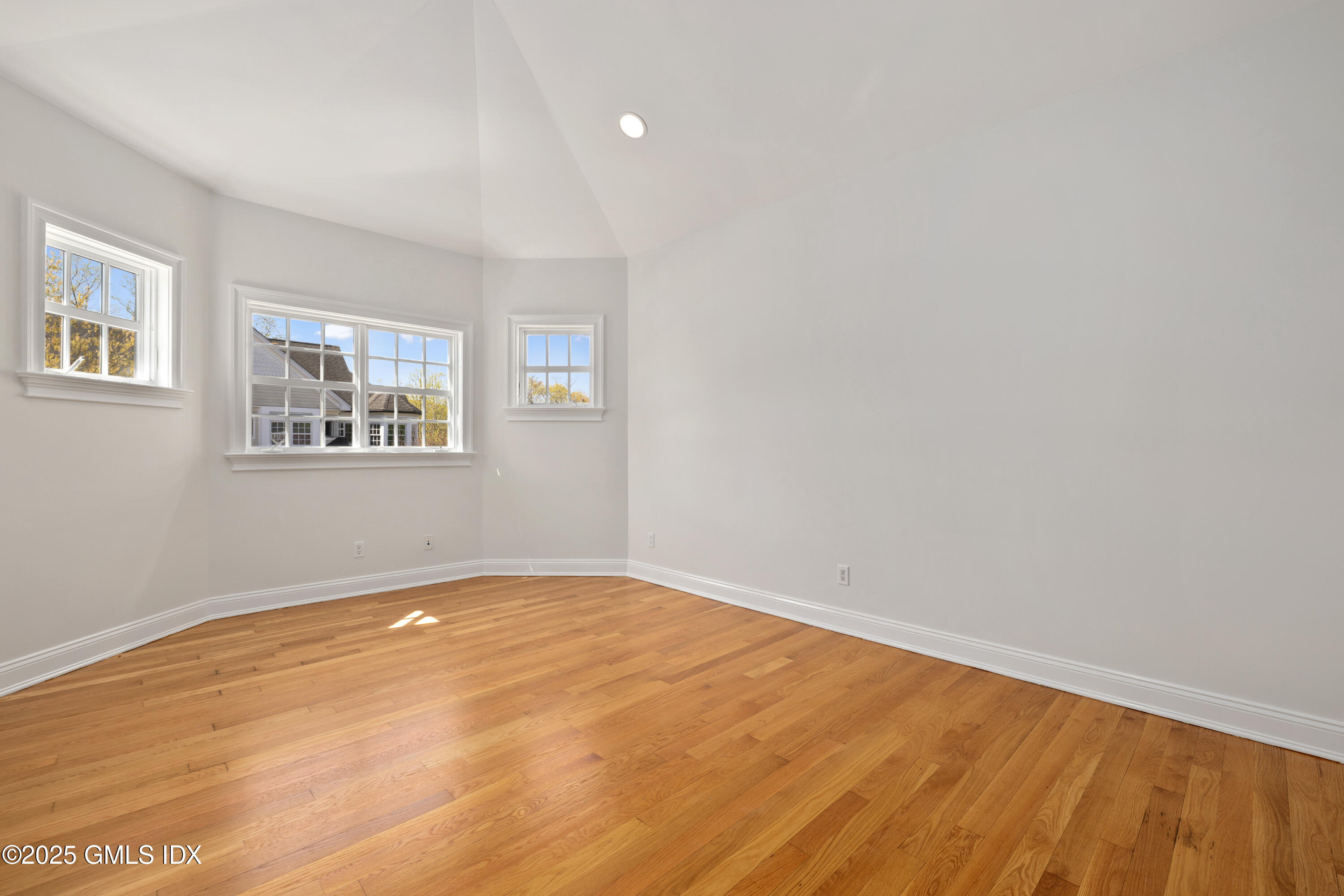 147 Holly Hill Lane, Unit 2 Greenwich, CT 06830 - Photo 15 of 33 22-0Y2A5696