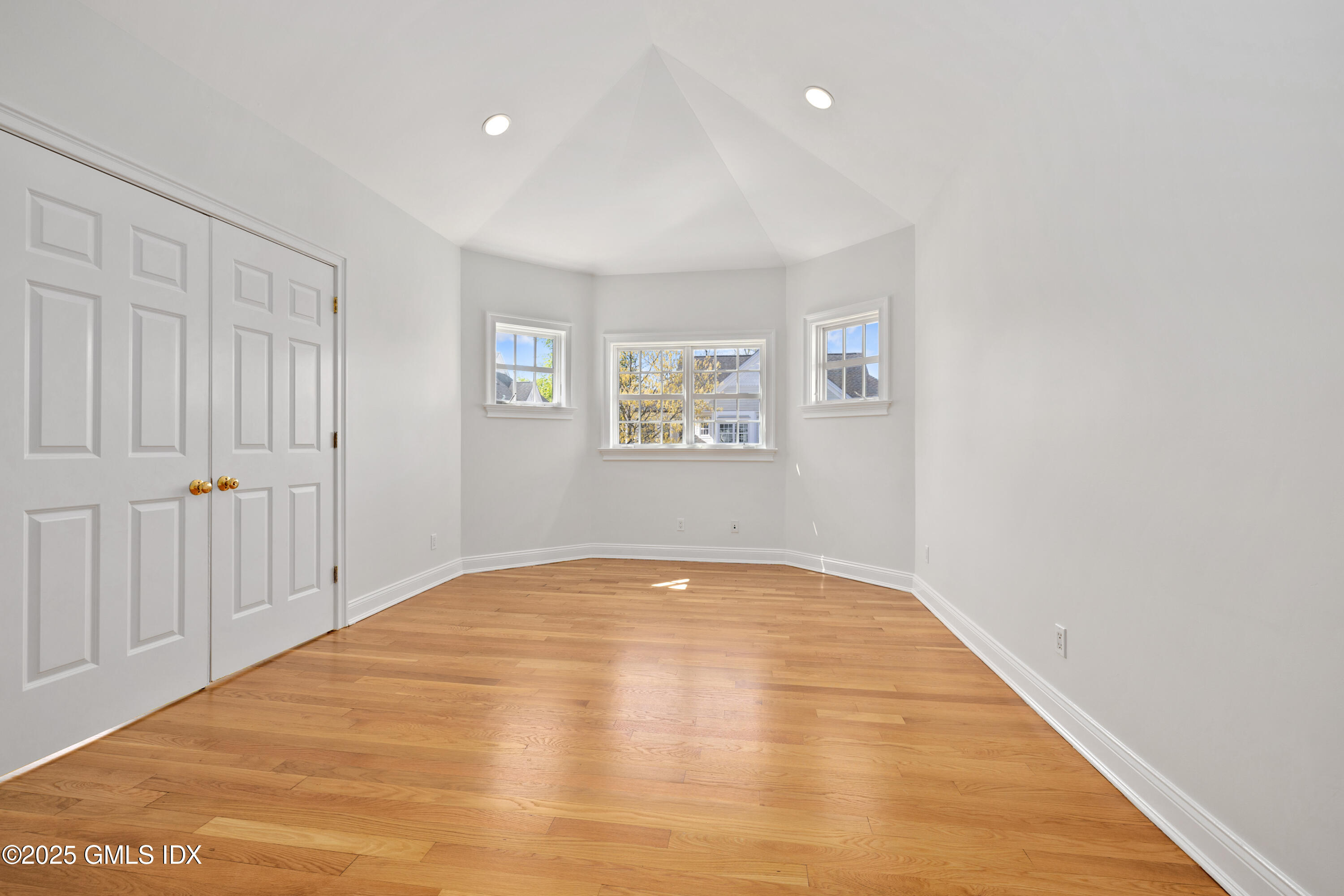 147 Holly Hill Lane, Unit 2 Greenwich, CT 06830 - Photo 16 of 33 28-0Y2A5709
