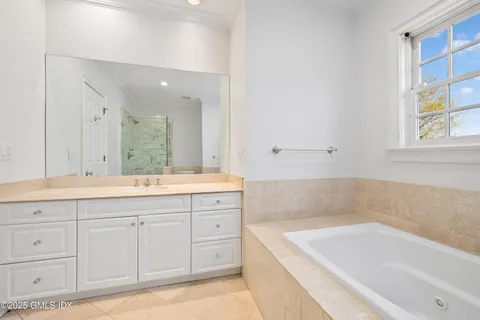 $1,250,000 | 147 Holly Hill Lane, Unit 2, Greenwich, CT 06830