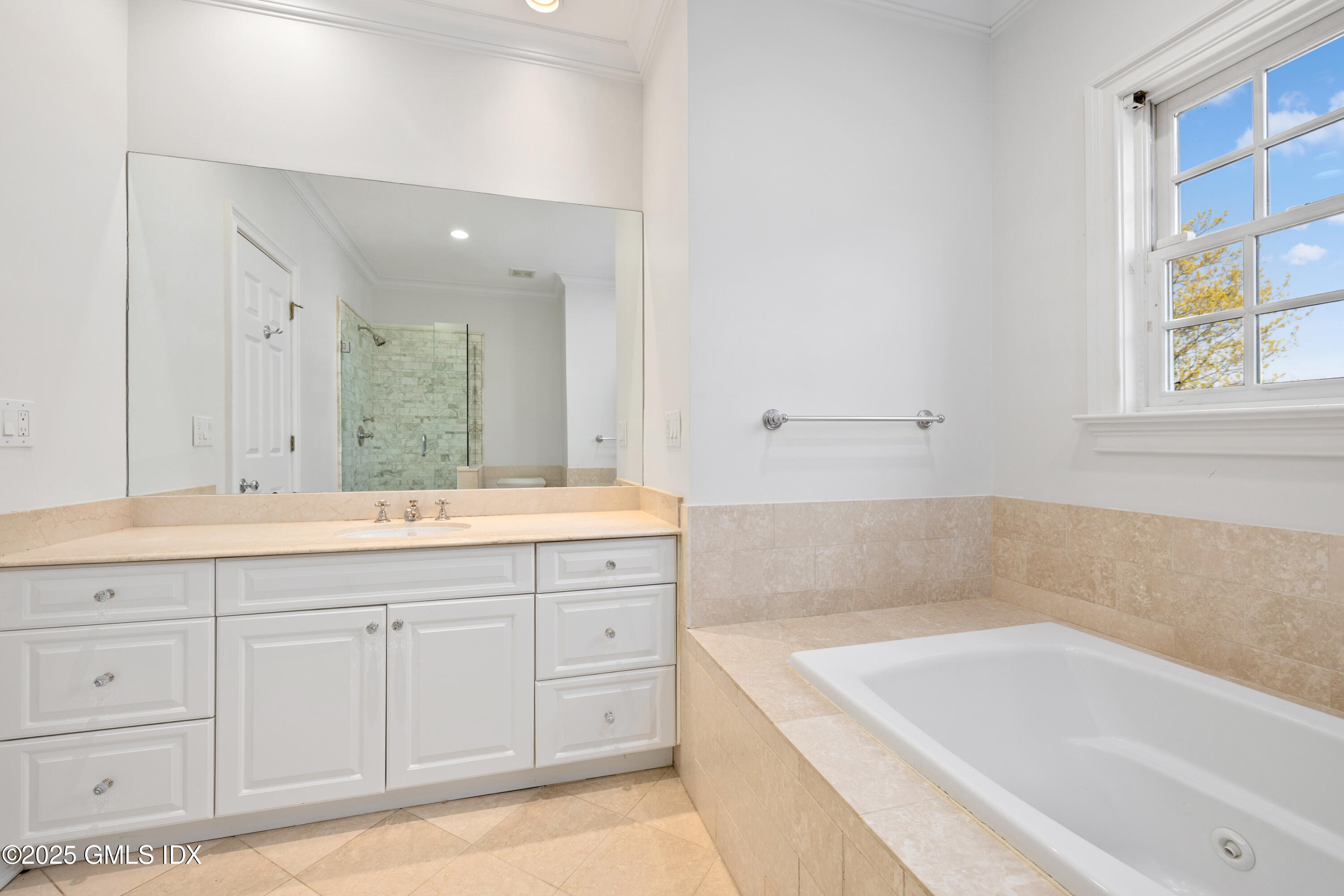 147 Holly Hill Lane, Unit 2 Greenwich, CT 06830 - Photo 20 of 33 24-0Y2A5725