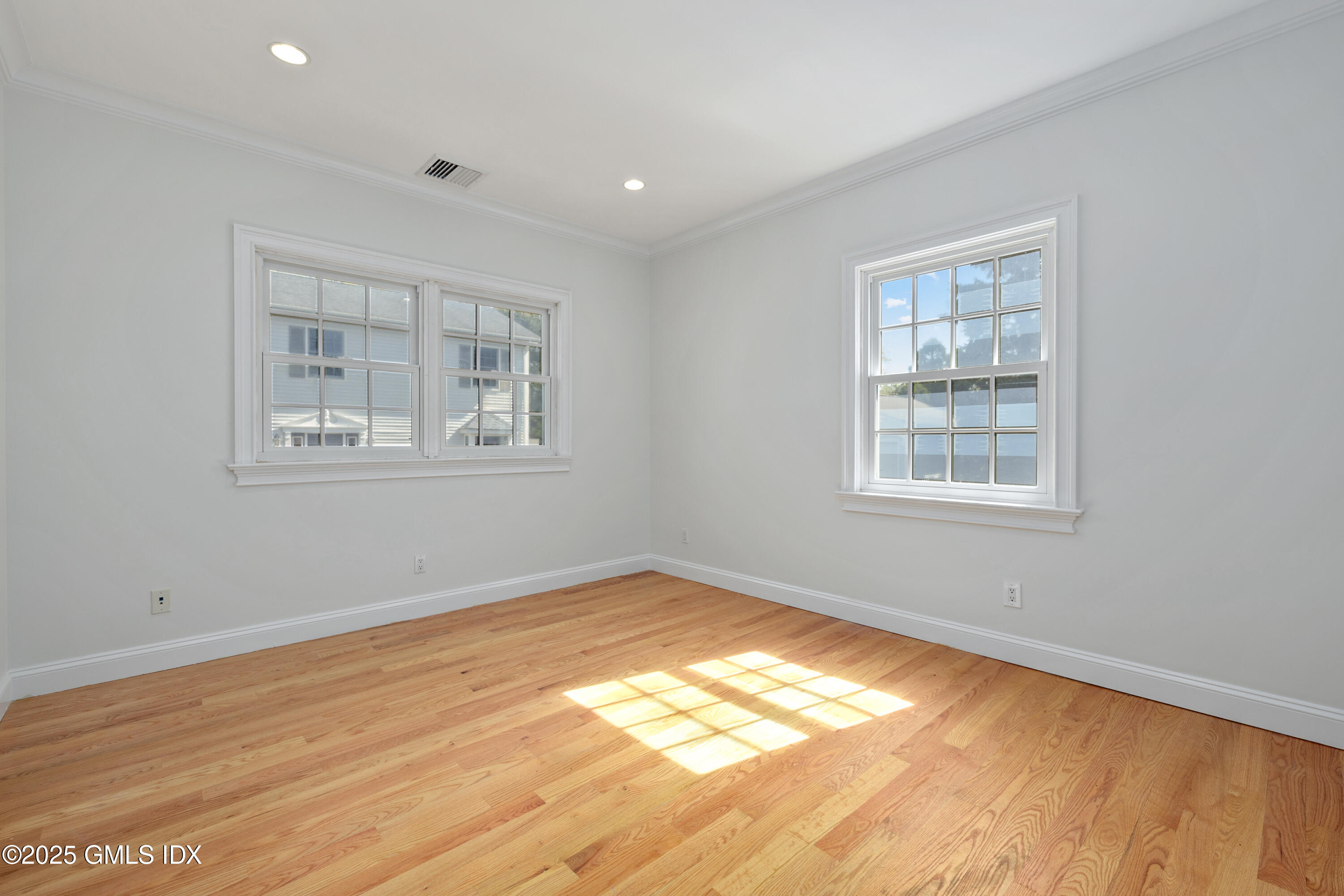 147 Holly Hill Lane, Unit 2 Greenwich, CT 06830 - Photo 21 of 33 17-0Y2A5664