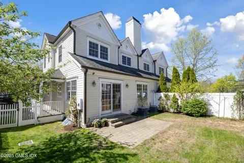 $1,250,000 | 147 Holly Hill Lane, Unit 2, Greenwich, CT 06830
