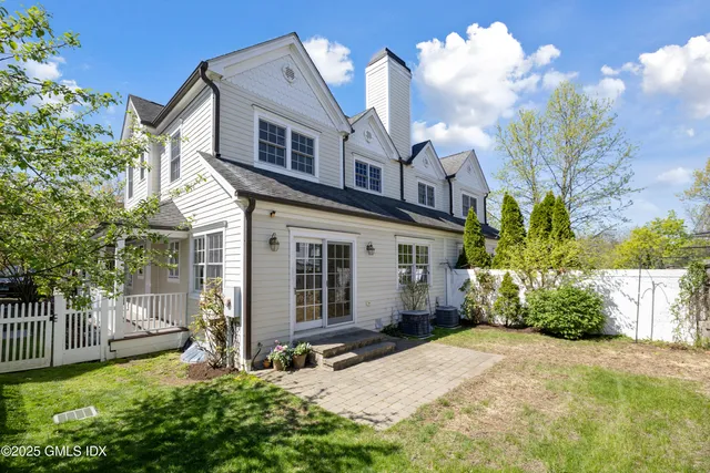 $1,250,000 | 147 Holly Hill Lane, Unit 2, Greenwich, CT 06830
