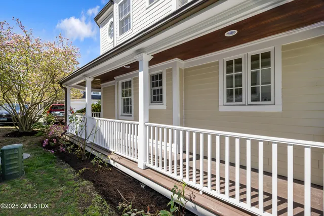 $1,250,000 | 147 Holly Hill Lane, Unit 2, Greenwich, CT 06830